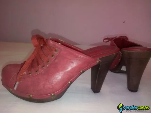 Bellos zapatos rojos 2