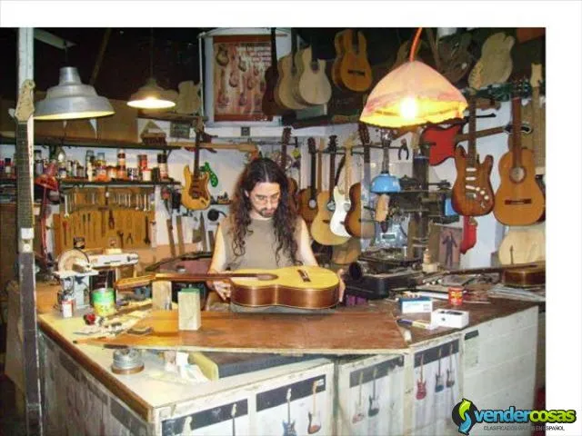 Luthier  de instrumentos de cuerdas 1