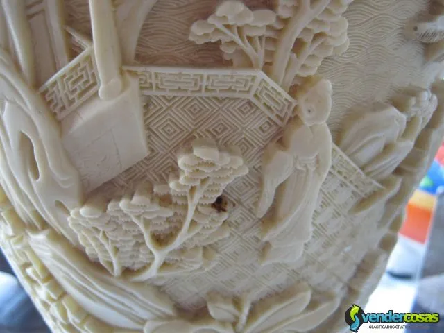 Pieza de marfil tallado con leyenda china, jarrón. anuncio, octubre, (2014).  3