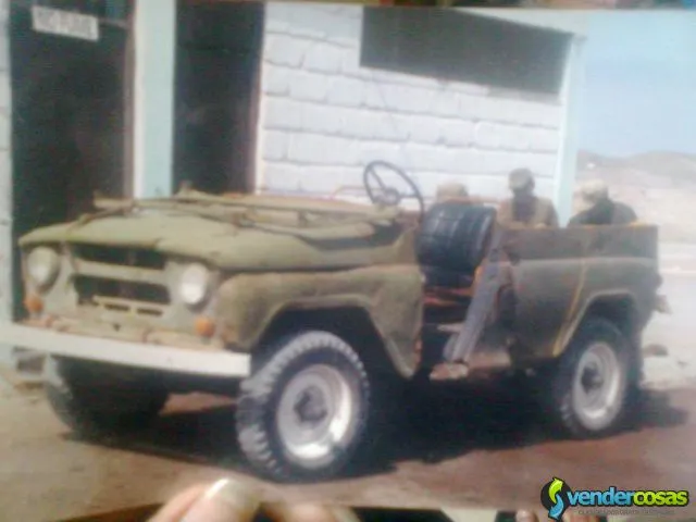 Vendo jeep   militar 4x4 ruso usado marca  uaz 1