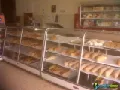 Maquinarias y vitrinas de una panaderia